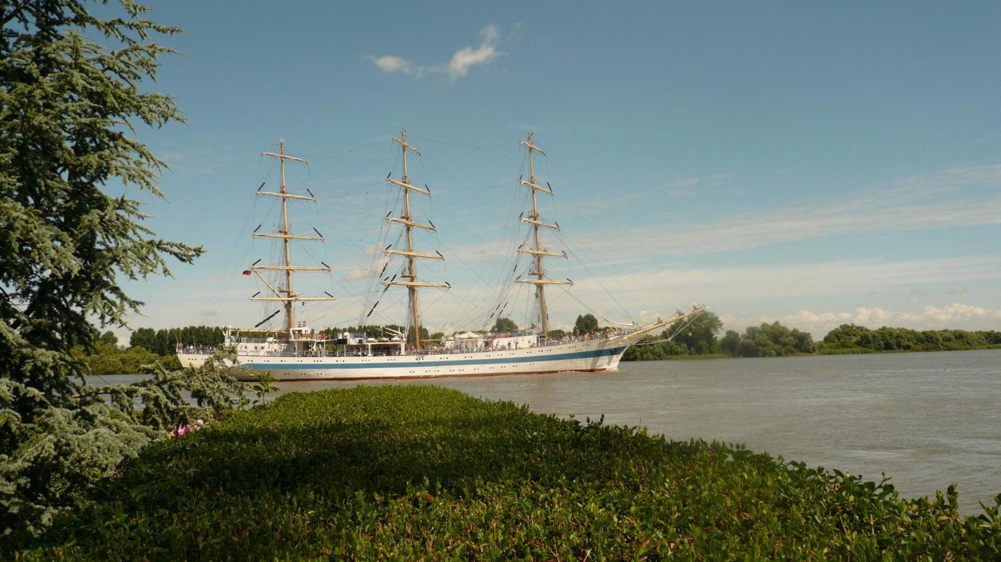 La Bonne Auberge - Seine Panorama Sas Vieux-Port Buitenkant foto